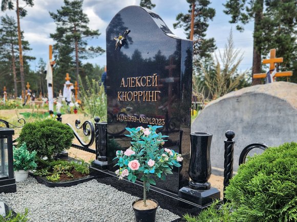 Klasisks, pulēts piemineklis