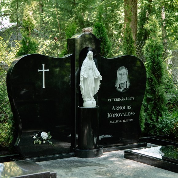 Kapavietas labiekārtošanas projekts ievērojamam veterinārārstam Miķeļa kapos Rīgā “Dievmātes aizgādībā”