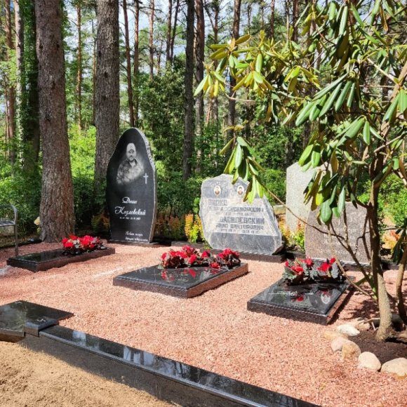 Памятник с портретом