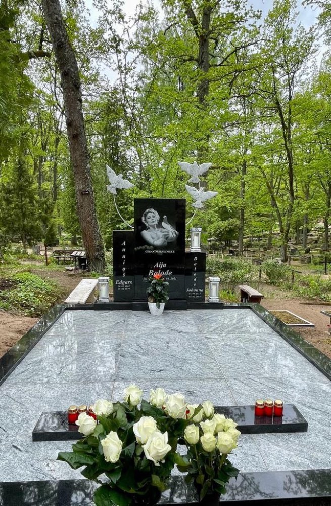 Индивидуальный проект захоронения - мемориал на Алуксненском кладбище