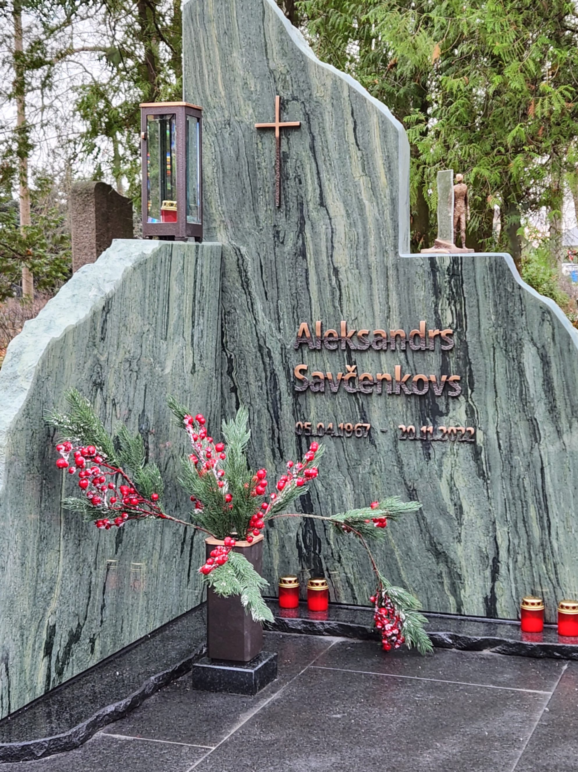 Ekskluzīvs kapu piemineklis Bērzu kapos Jelgavā